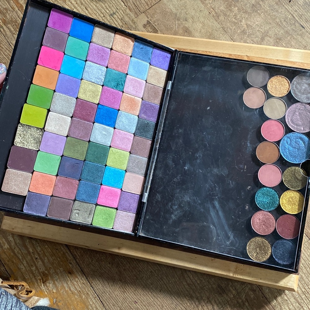 Huge eyeshadow bundle viseart Natasha denona dose of colors loonies devinah